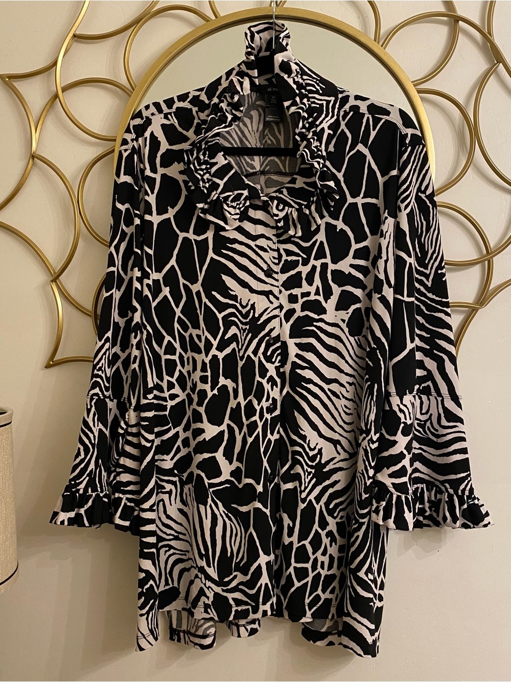Ali Miles Black White Animal Print Blouse Ruffle Collar & Cuffs Women’s 2X Artsy